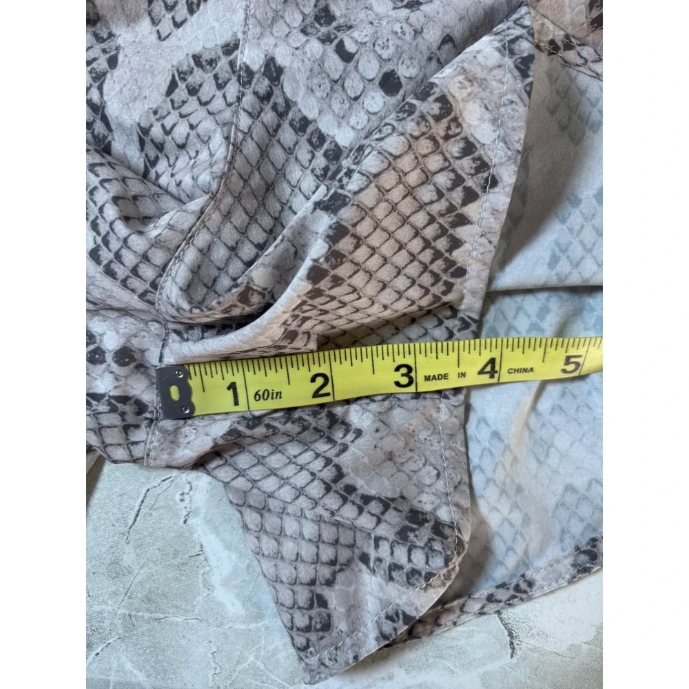 Varley Snake Print Athletic Shorts Women's XS Zipper‎ Pocket Running Gym Lined